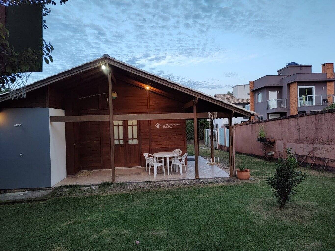 Casa à venda com 3 quartos, 100m² - Foto 5