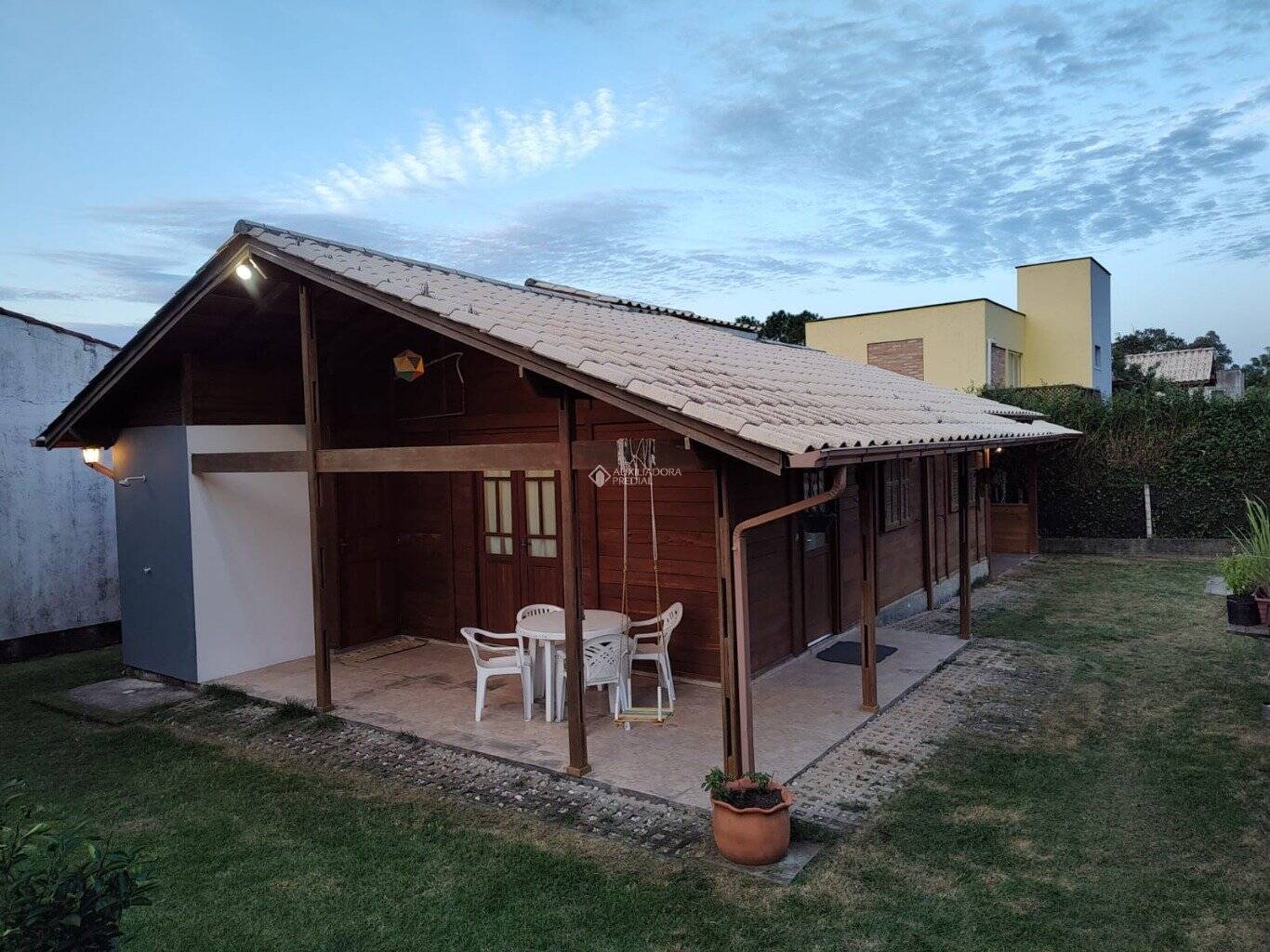 Casa à venda com 3 quartos, 100m² - Foto 3