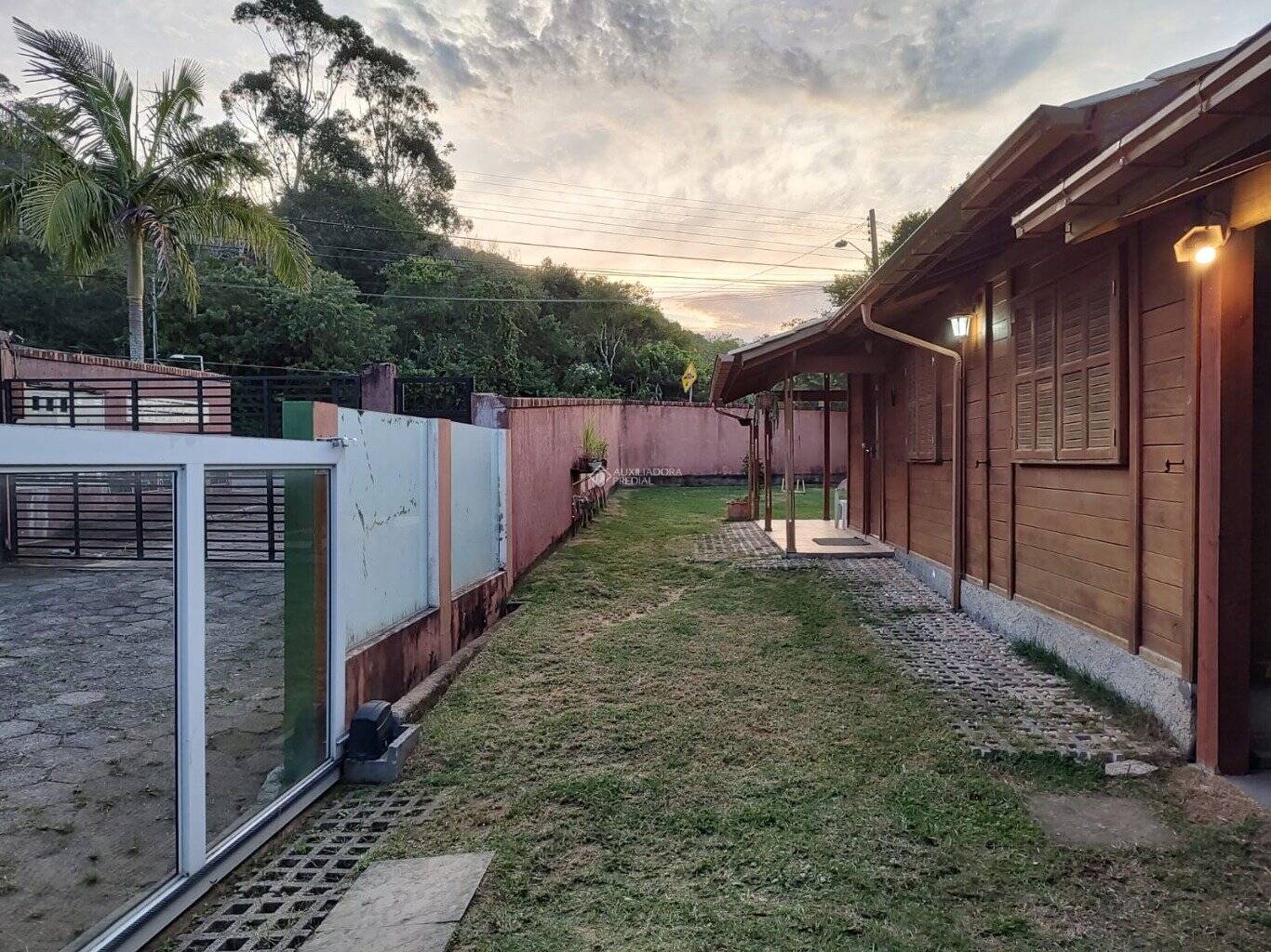 Casa à venda com 3 quartos, 100m² - Foto 6