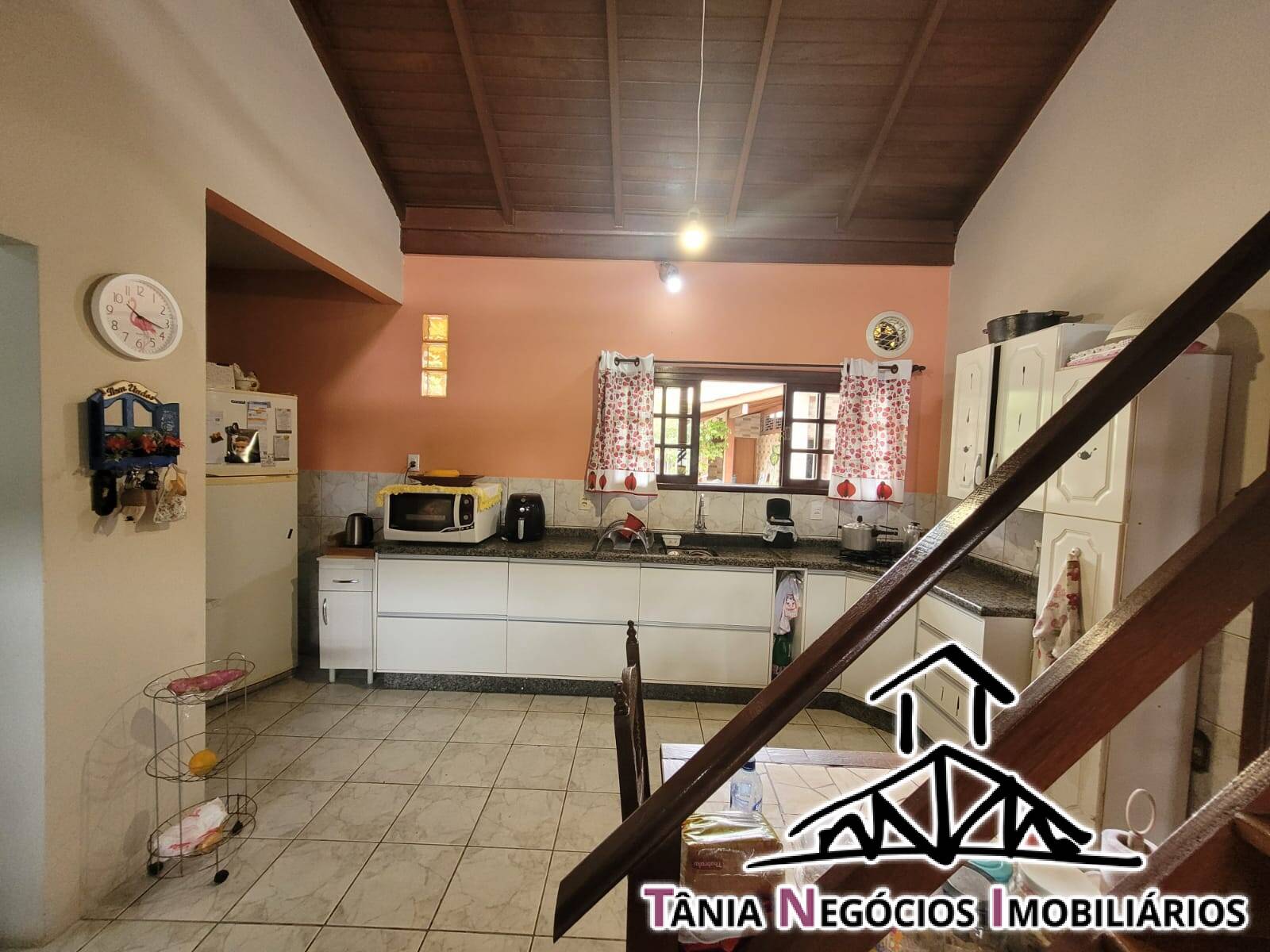 Casa para alugar com 3 quartos, 190m² - Foto 1